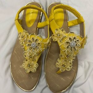 Yellow Floral Embellished Women's Sandals with Elastic Back Strap